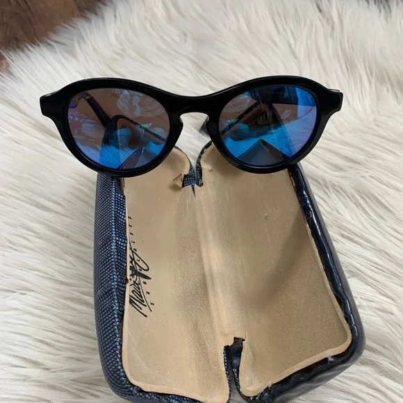 Maui Jim Black Polarized Sunglasses With Reflective Blue Lenses - Picture 13 of 16